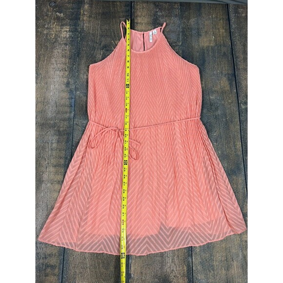 Elle Women’s Size Medium Coral Dress! Short, Tie Waist! Textured! - Picture 3 of 7